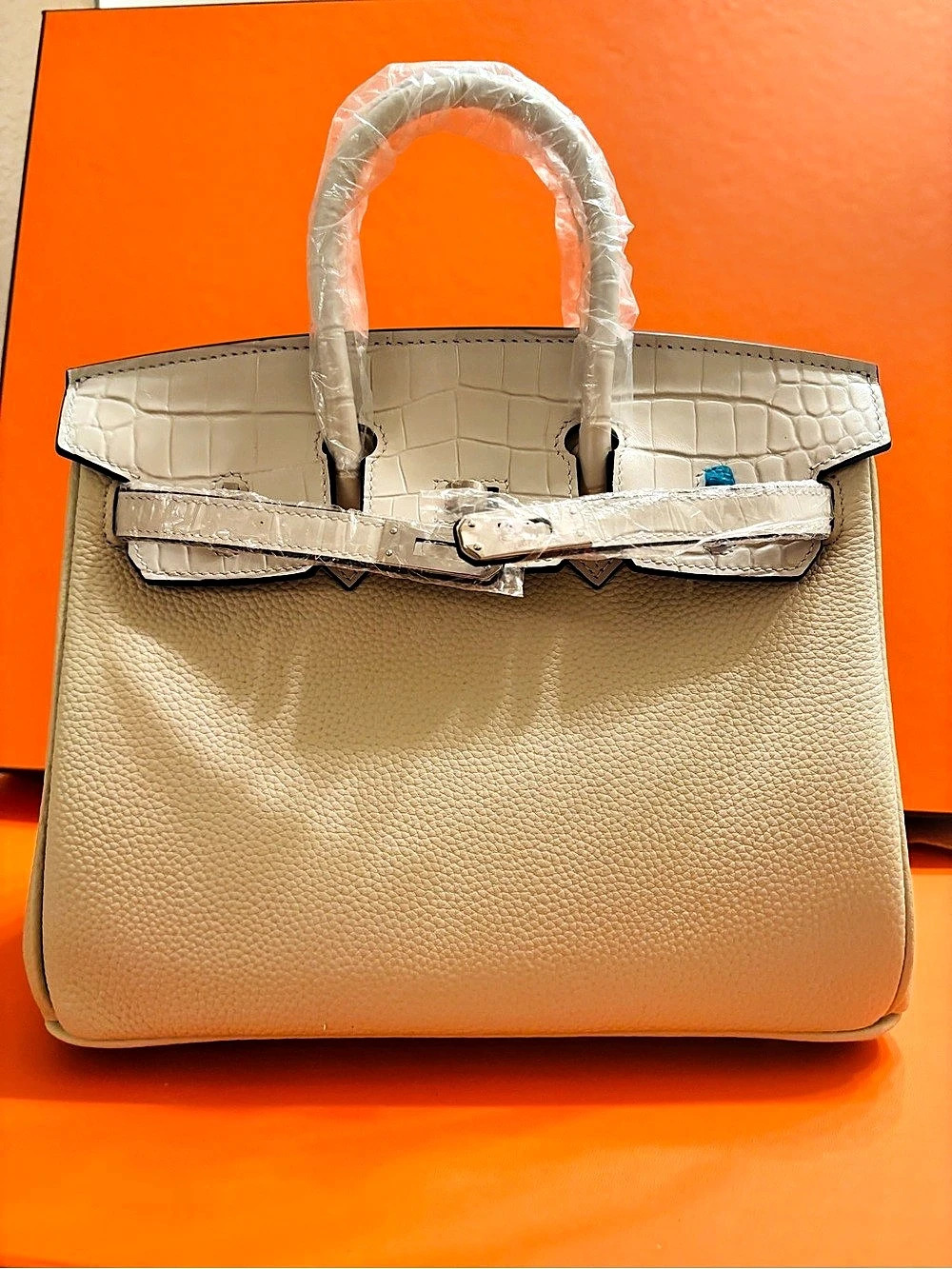 Top handle  bag 25 Touch white cream Nata Craie color Palladium hardware